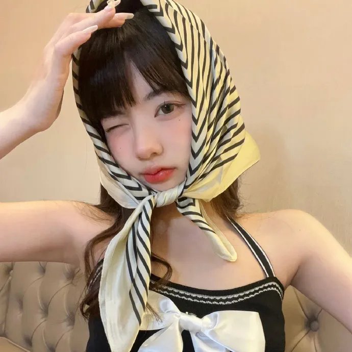 穿粉红色裤子的男孩